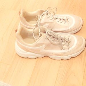 H&M Woman’s Mesh Sneakers in size:8